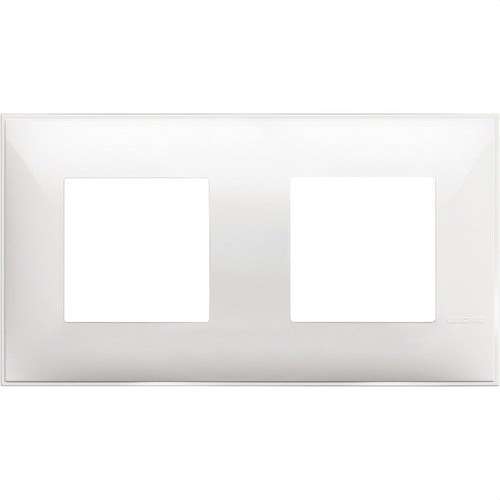 Ramă decorativă pentru 2x2 module albă Classia cu referința R4802M2RW de la marca BTICINO