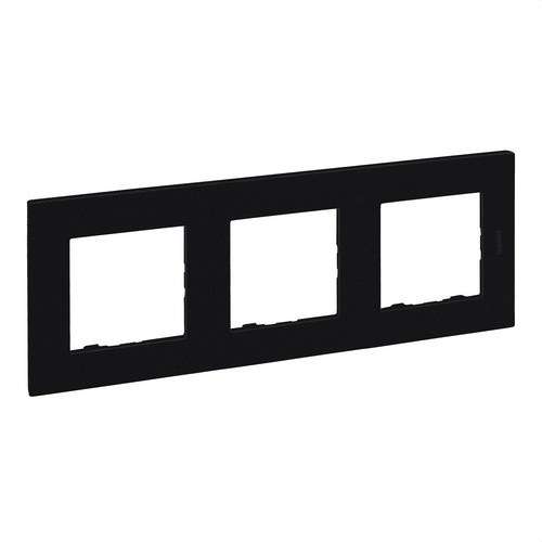 Ramă decorativă cu 3 elemente negru mat Niloé Step cu referința 864573 de la marca LEGRAND