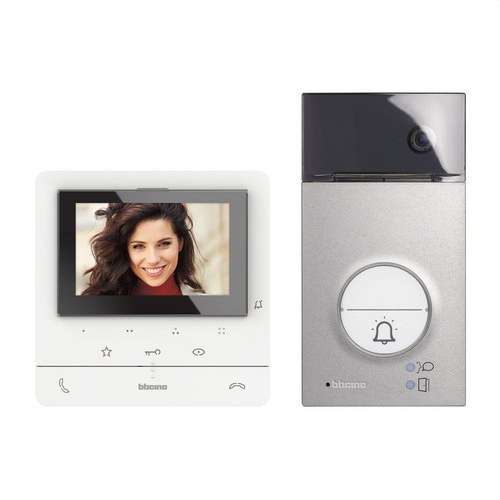 Kit video 1 locuință 2 fire placă LINIA 3000 și monitor hands-free Classe 100 avansat cu referința 364612 de la marca BTICINO
