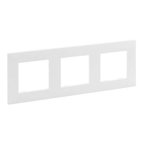 Ramă decorativă cu 3 elemente alb mat Niloé Step cu referința 864173 de la marca LEGRAND