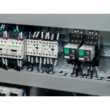 Releu de putere plug-in HARMONY Relay 15 A 1 NANC cu LED cu referința RPM12P7 de la marca SCHNEIDER ELECTRIC