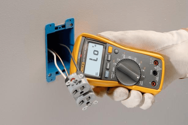 Multimetru digital pentru electricieni cu detector de tensiune fără contact Fluke 117 cu referința 2583647 de la marca FLUKE