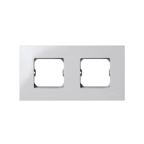 Cadru compact pentru 2 elemente alb cu șasiu Simon 27 Play cu referința 2700620-030 de la marca SIMON